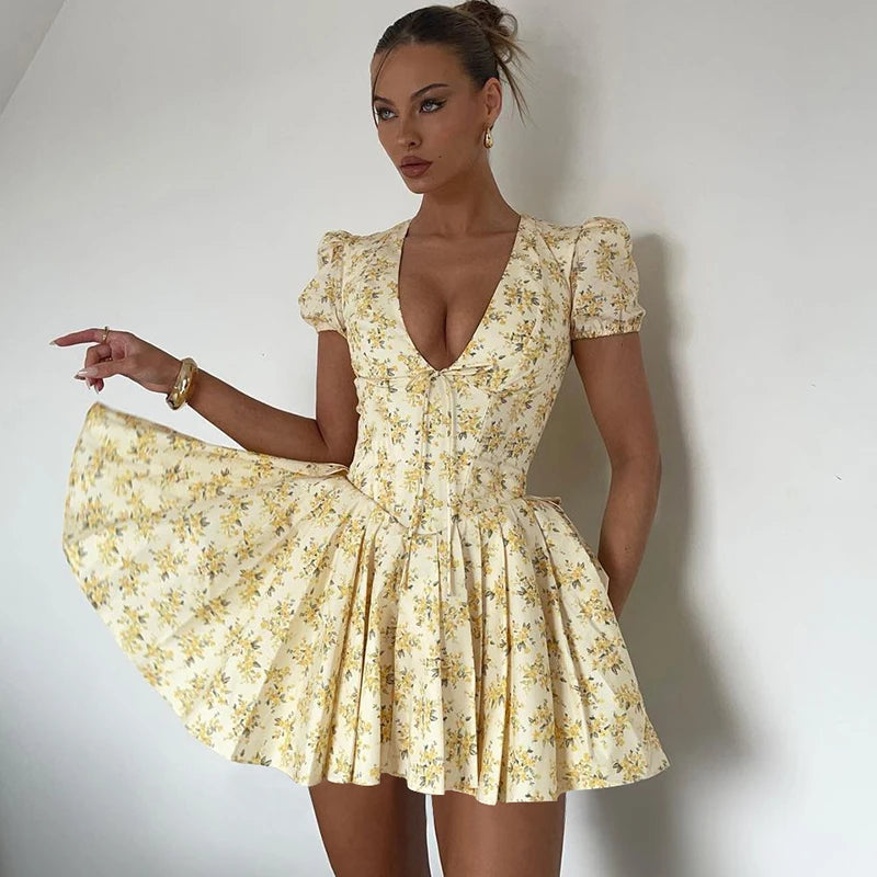 Hugcitar 2025 Floral Print V Neck Short Sleeve Lace Up Zip Up Sexy Slim Pleated Mini Dress Summer Elegant Outfits Party Vacation