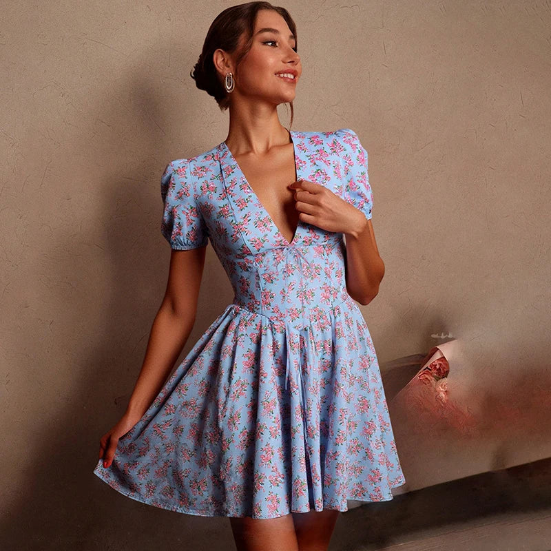 Hugcitar 2025 Floral Print V Neck Short Sleeve Lace Up Zip Up Sexy Slim Pleated Mini Dress Summer Elegant Outfits Party Vacation