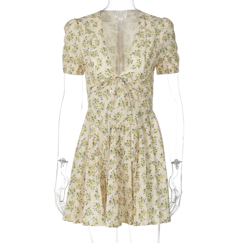 Hugcitar 2025 Floral Print V Neck Short Sleeve Lace Up Zip Up Sexy Slim Pleated Mini Dress Summer Elegant Outfits Party Vacation